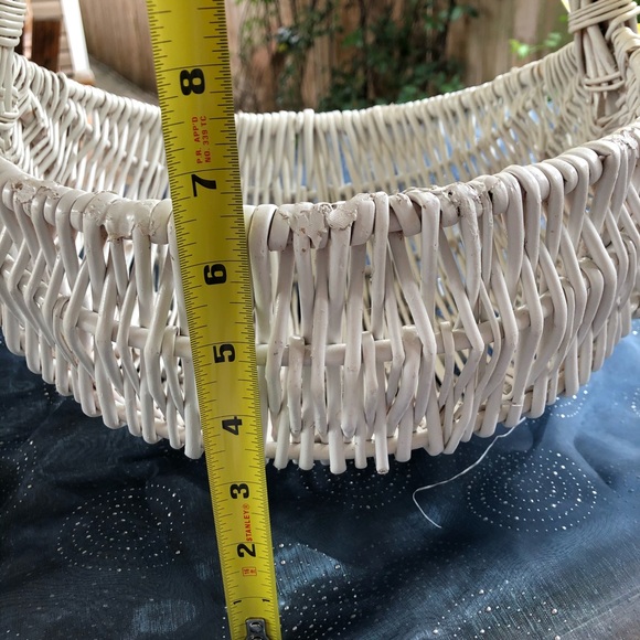 White Egg Shaped Basket with handle and Yellow Bow - Picture 4 of 8